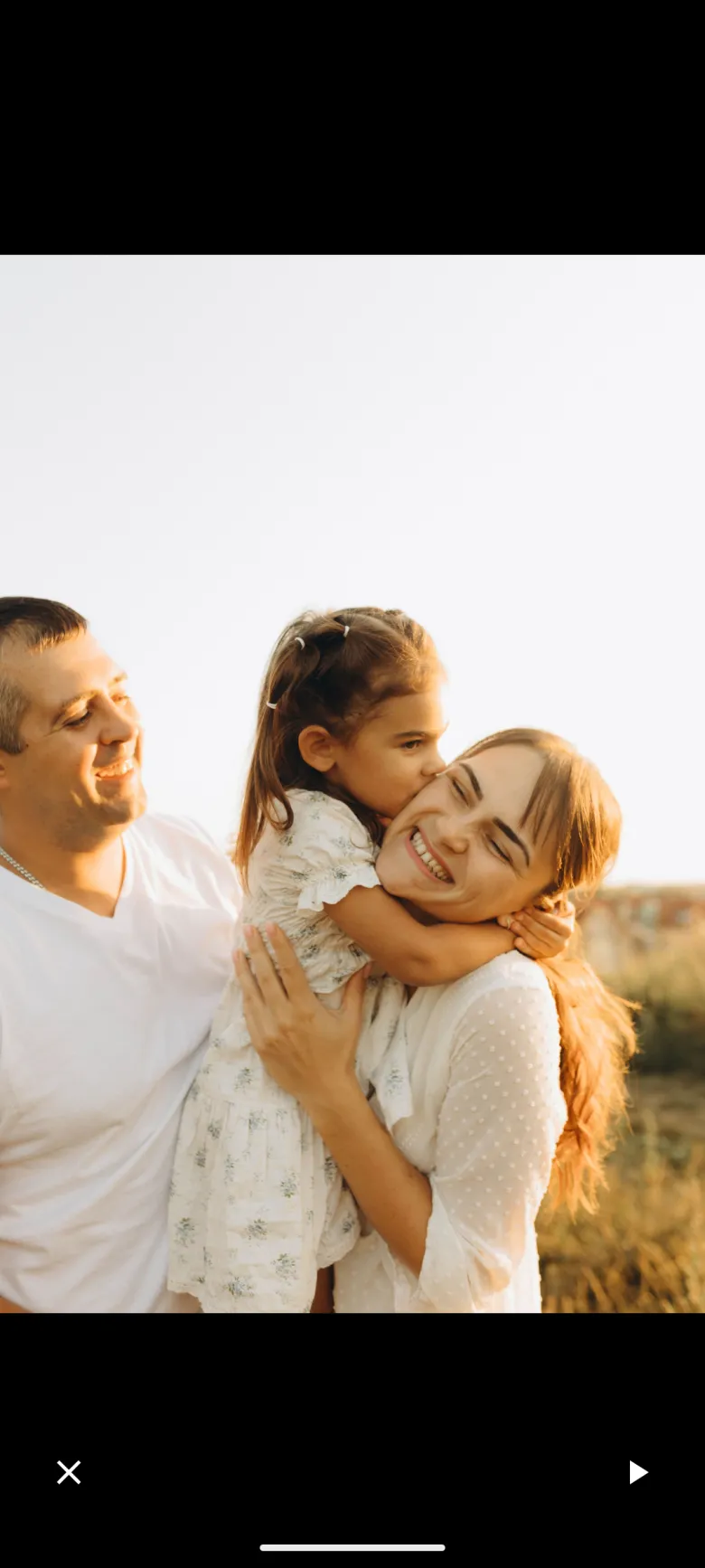 A family photo in full screen with nothing but a close and a slideshow button